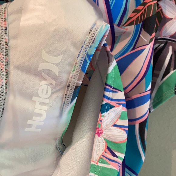 NWT one piece Hurley floral cut out swimsuit SM/P - Picture 7 of 7